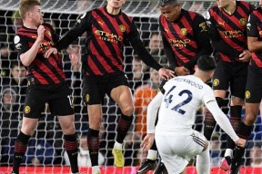 华体会体育-曼城险胜里昂,内马尔梅开二度德甲