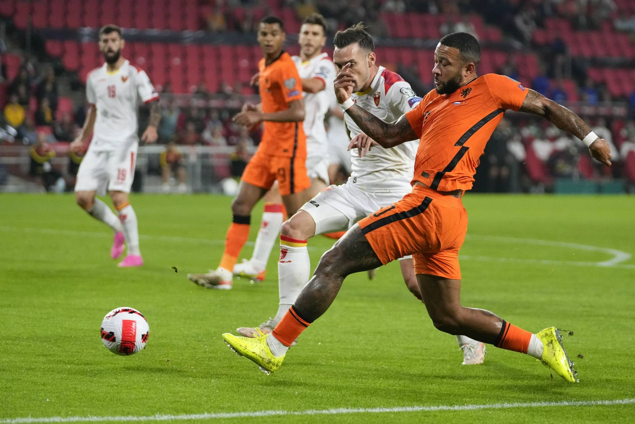 华体会hth-荷兰队在激战中取得胜利,晋级欧锦赛  第2张 华体会hth-荷兰队在激战中取得胜利,晋级欧锦赛  第2张